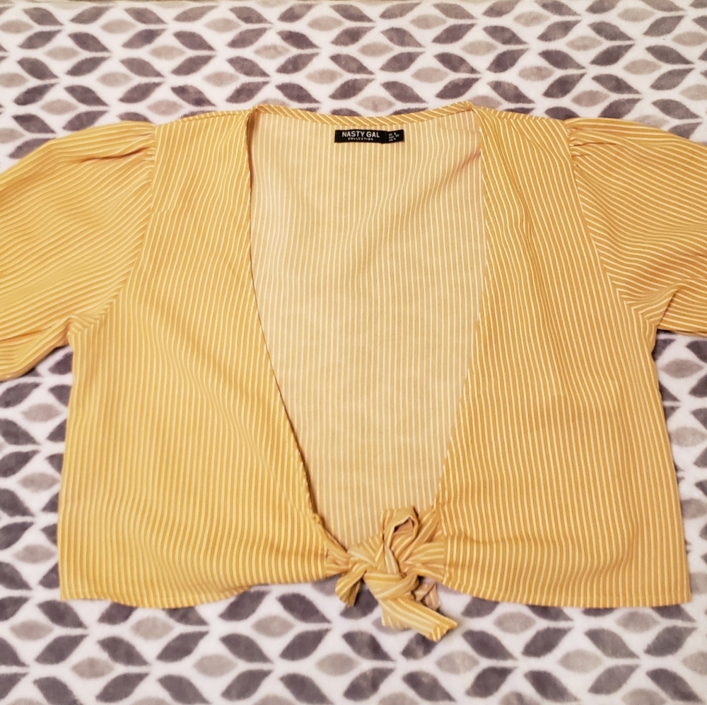 Nasty Gal Tie Front Top!!